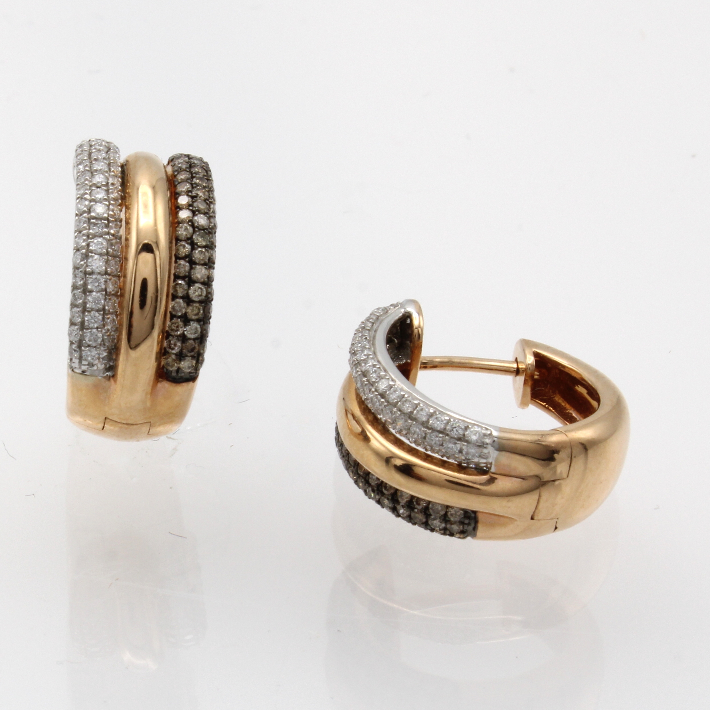 Image 27042373 - Paar Creolen mit Brillanten, RG/WG 750/000, z.T. schwarz rhod., Brill. zus. ca. 0.26 ct ...