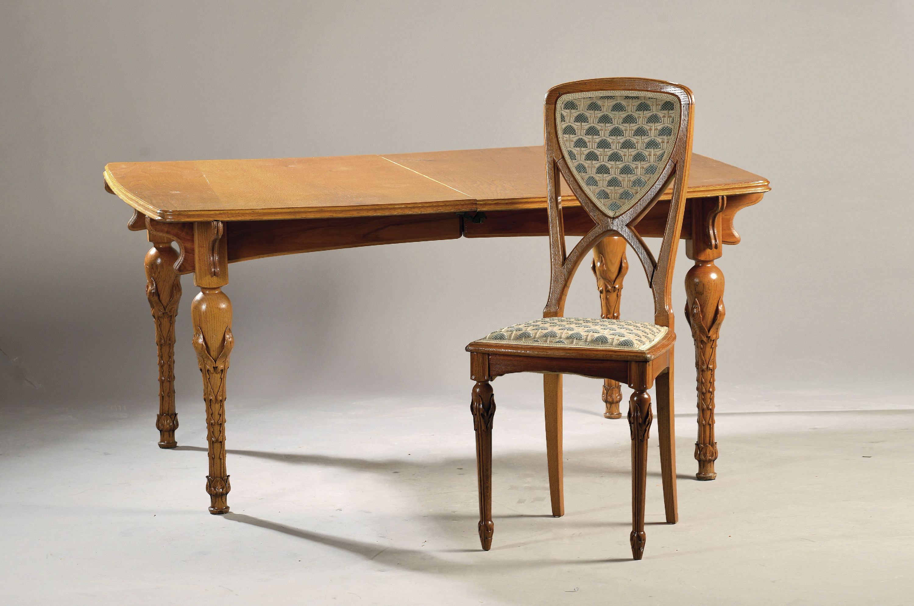 Image 27042383 - Ausziehtisch mit 6 Stühlen, im Jugendstil, Frankreich, um 1900, Eiche massiv, Tisch zum ...