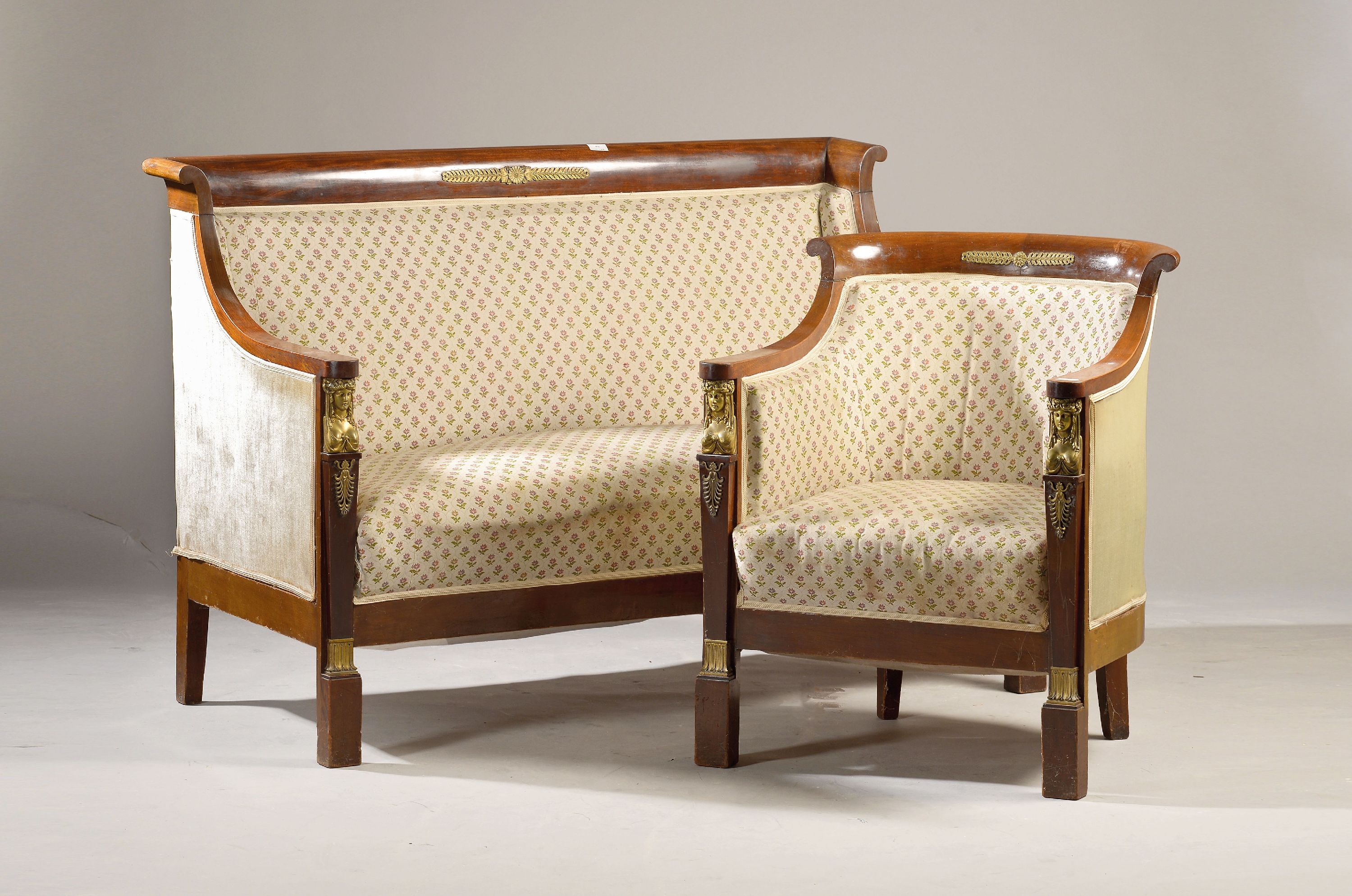 Image 27042384 - Sitzgruppe im Empire-Stil, um 1900, bestehend aus 2 Armlehnsessel und einem Sofa, ...