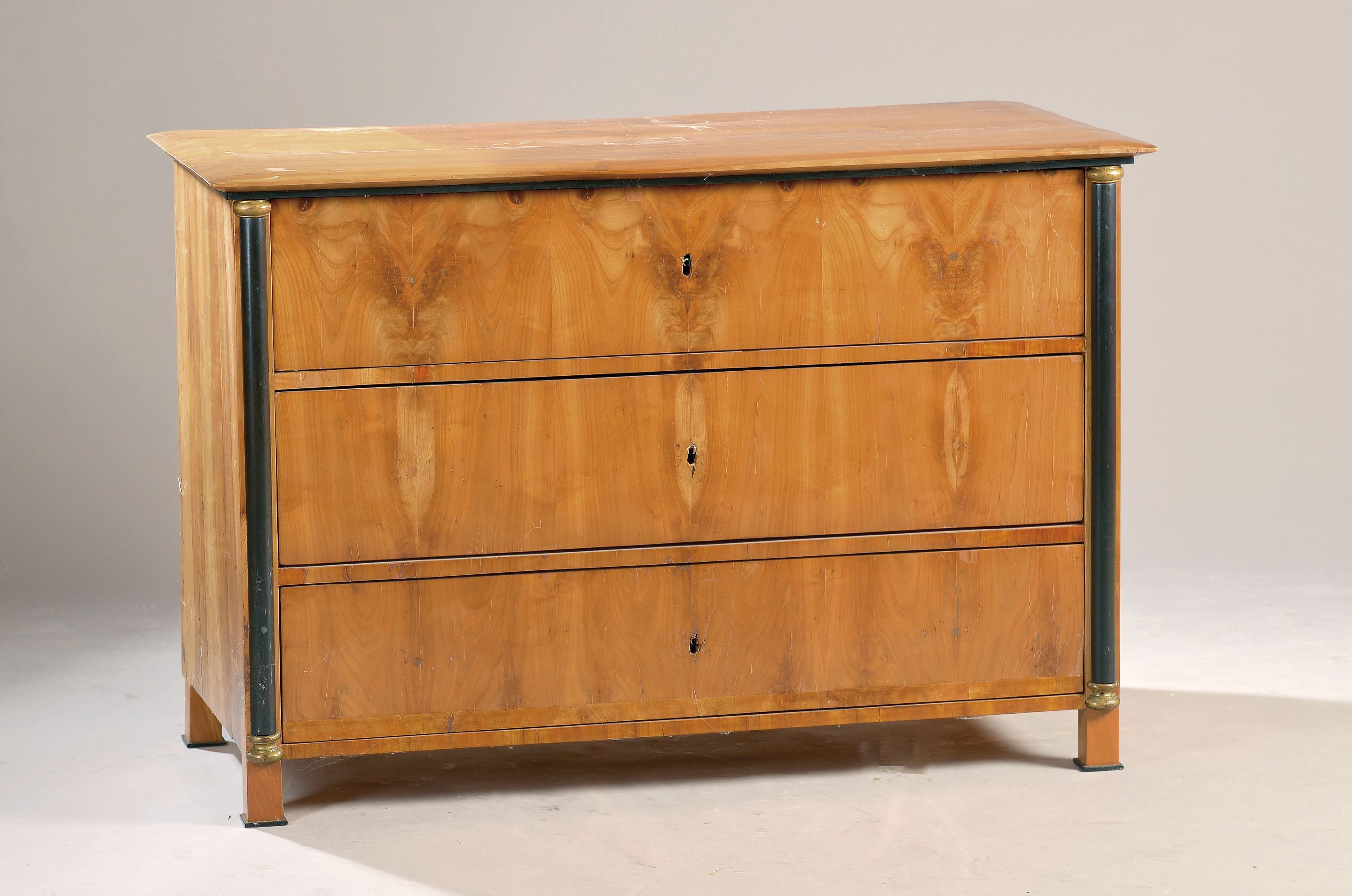 Image 27042388 - Biedermeier Kommode, um 1830/40, Kirschbaumfurnier, 3 Schubladen, mit geschwärzten ...