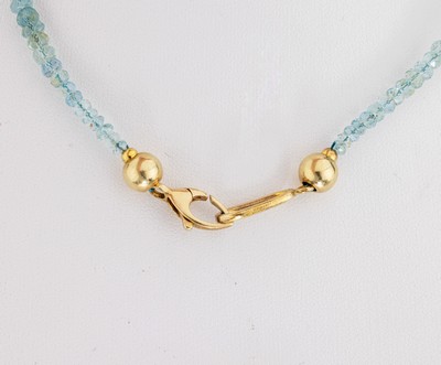 27042306a - Aquamarin-Collier, im Verlauf facett. Aquamarinlinsen, D. ca. 3.1-8.0 mm, L. ca. 51 cm, ...