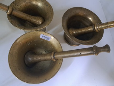 27042321b - 3 Mörser, norddeutsch o. niederländisch, 17. und 18.Jh., Bronze, Gebrauchsmörser, 1x ...