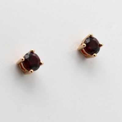 27042362a - Paar Ohrstecker mit Granaten, RG 750/000, 2 rundfacett. Granate zus. ca. 0.90 ct ...