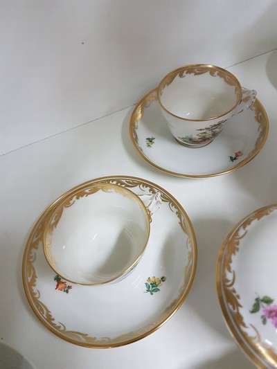 27042404e - Mokka/-Espressoservice für 6 Personen, Augarten Wien, 20. Jh., bunt dekoriert mit ...