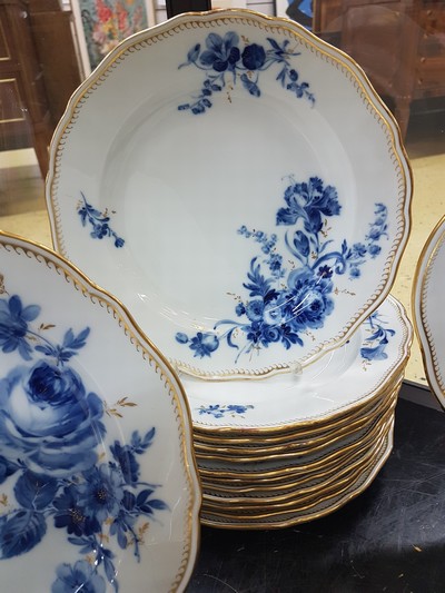 27042483e - Tafelservice, Meissen, 30er Jahre, Porzellan, blauer Blumenbukettdekor mit Goldgräsern ...