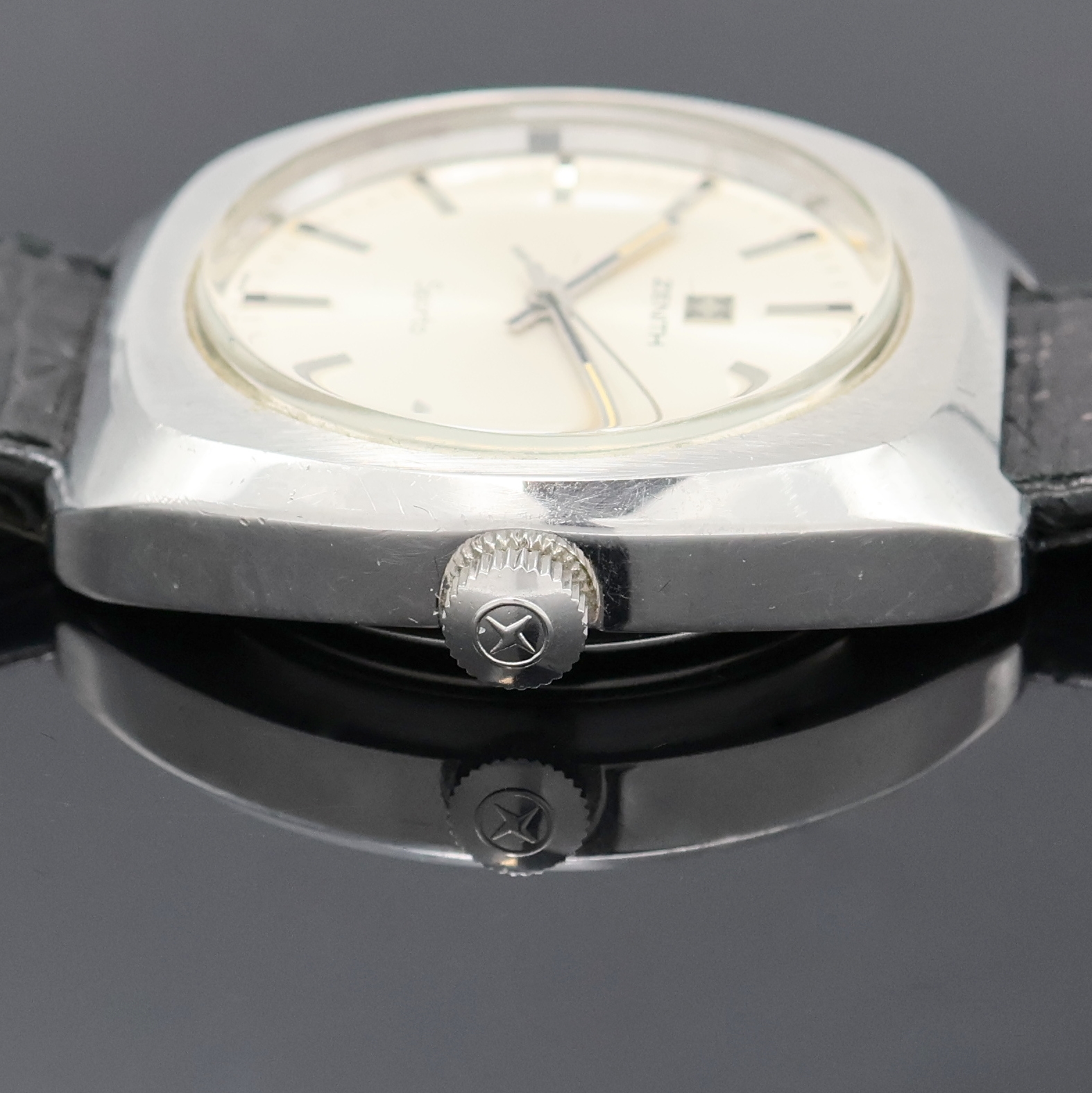 Detail c: ZENITH Sporto Herrenarmbanduhr Referenz 01.1492.360, Handaufzug, Schweiz um 1970, Edelstahlgeh., Boden verschr., silb. Zifferbl. m. Sonnenschliff und ...