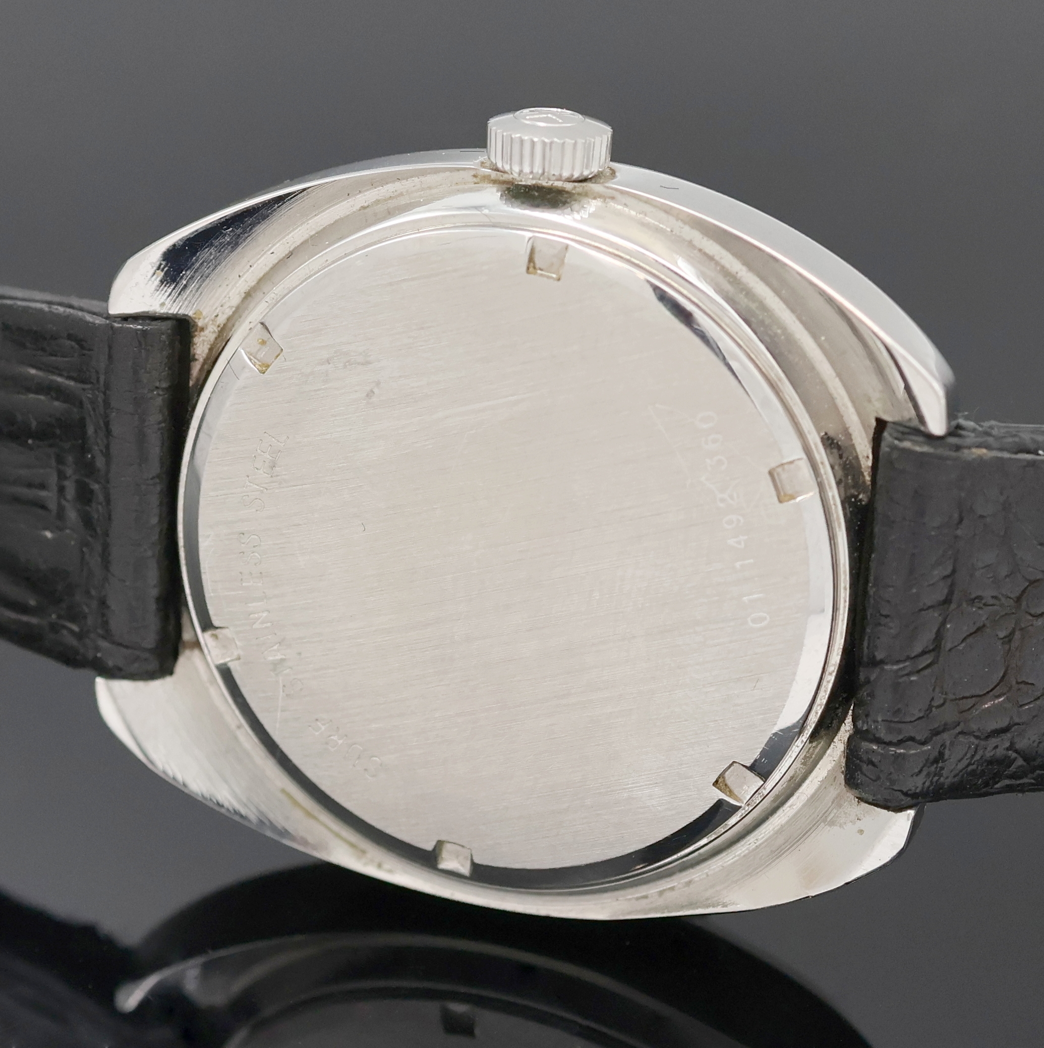 Detail d: ZENITH Sporto Herrenarmbanduhr Referenz 01.1492.360, Handaufzug, Schweiz um 1970, Edelstahlgeh., Boden verschr., silb. Zifferbl. m. Sonnenschliff und ...