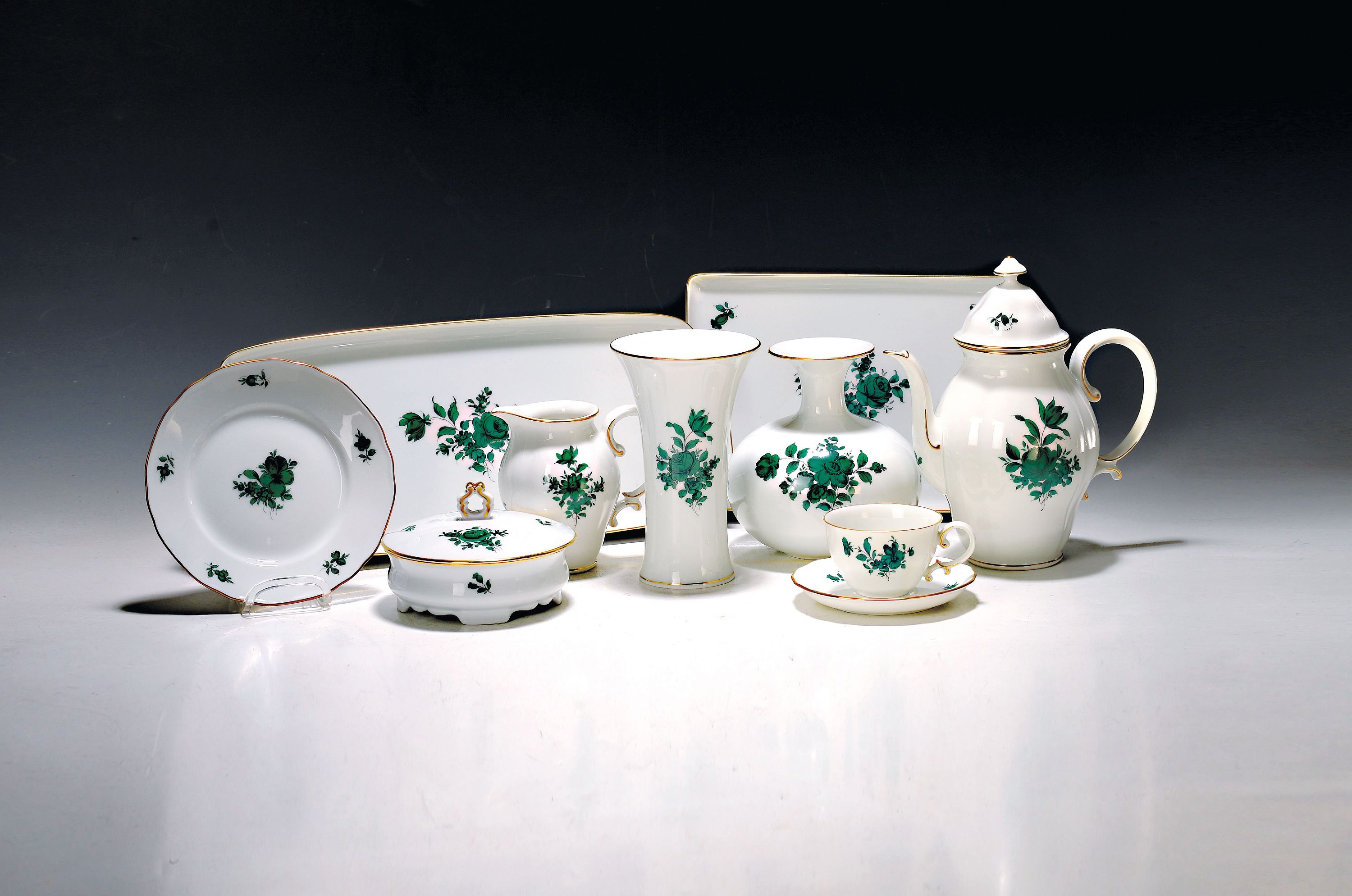 Image 27042519 - Mokkaservice, Wien Augarten, Porzellan, kupfergrüner Blumendekor, kl. Kaffeekanne, 8 ...