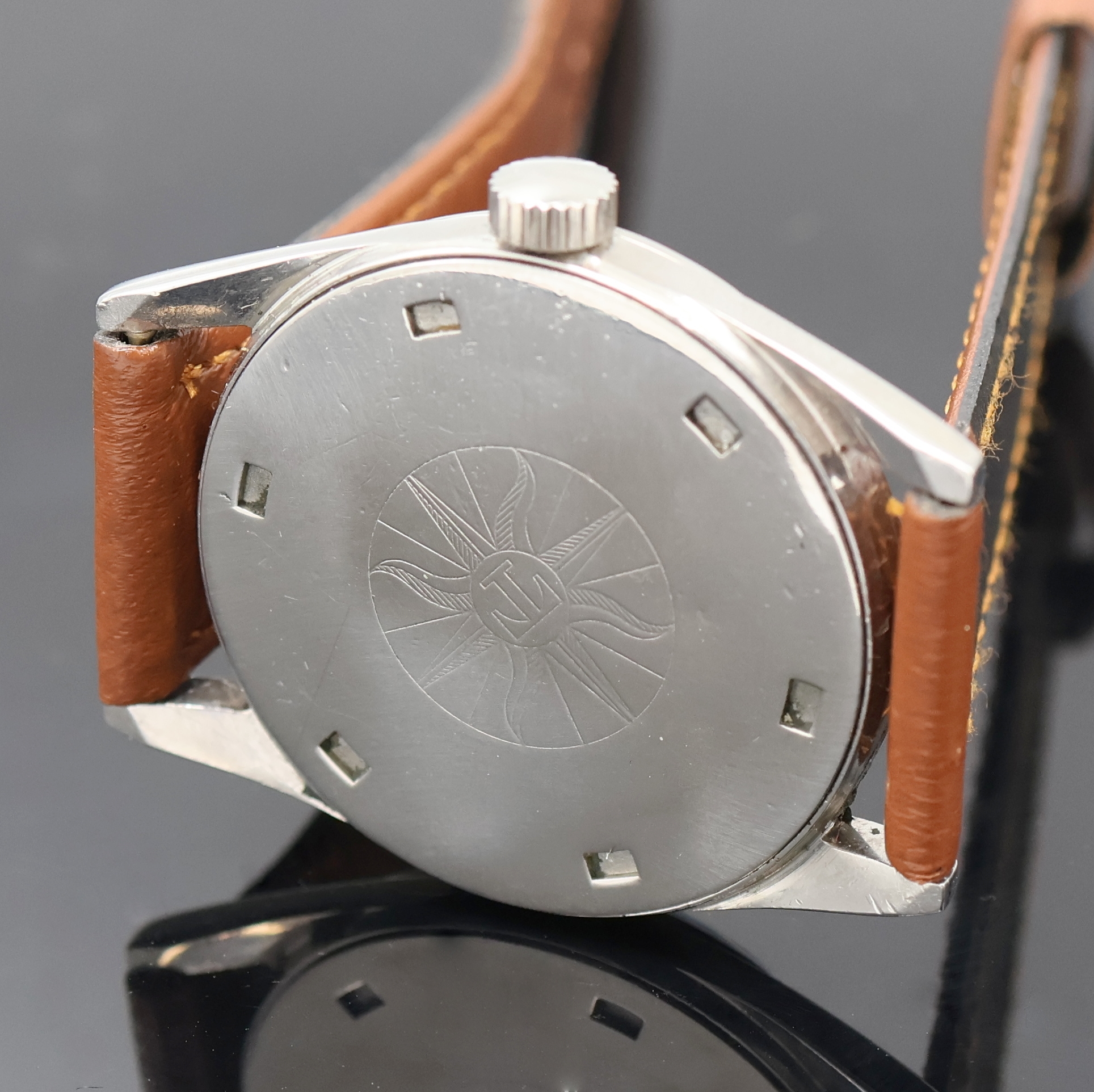 Detail e: TISSOT 2 Armbanduhren, beide Schweiz 1960/70er Jahre, Handaufzug, Edelstahlgeh. mit verschr. Böden, 1 x Model Seastar, silb. Zifferbl. m. aufges. ...