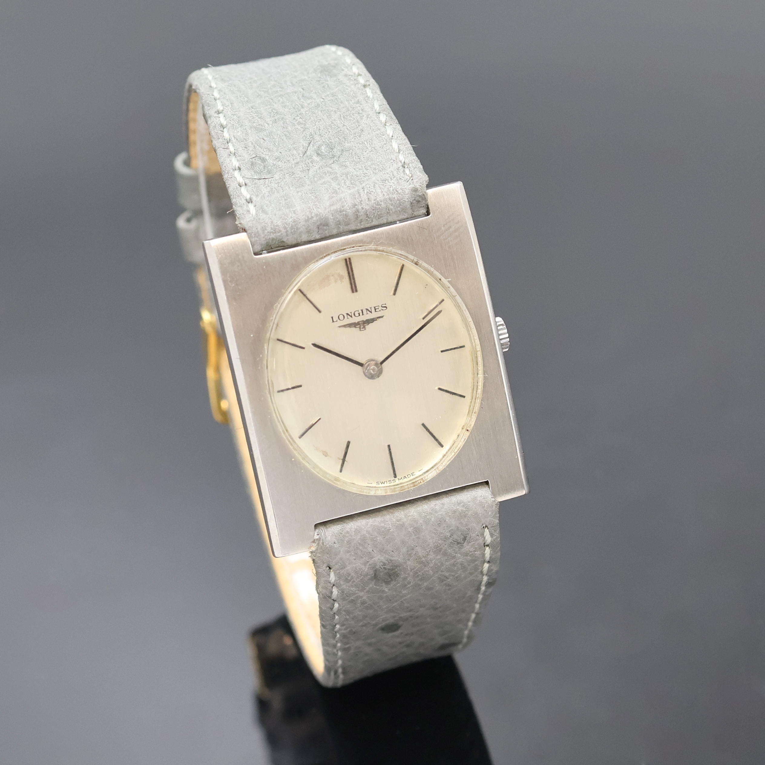 Detail b: LONGINES Armbanduhr in Edelstahl Referenz 8099 11, Schweiz um 1968, Handaufzug, 2-teil. Gehäuse, aufgedr. Boden dell., silb. Zifferbl. m. aufges. ...