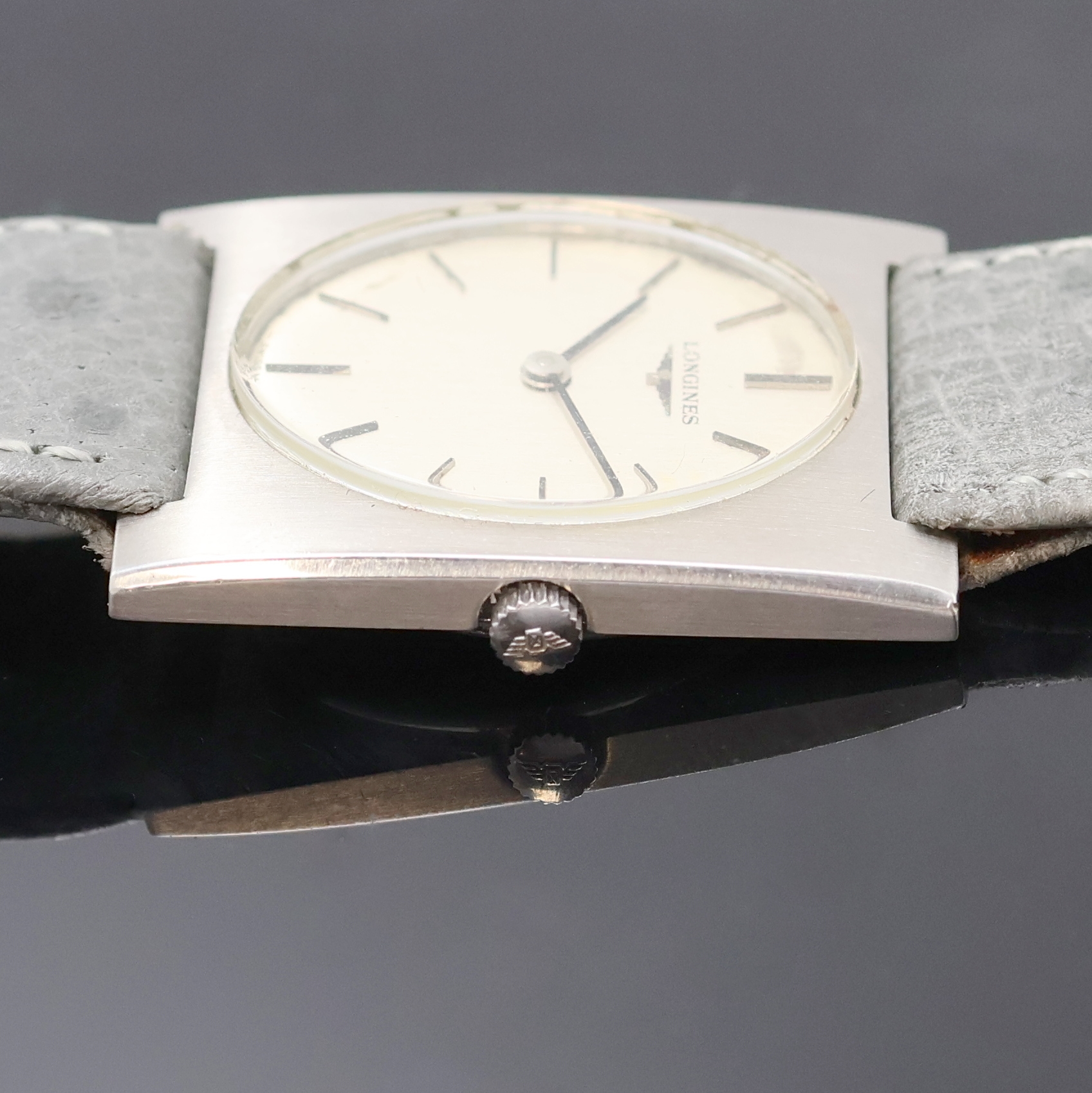 Detail c: LONGINES Armbanduhr in Edelstahl Referenz 8099 11, Schweiz um 1968, Handaufzug, 2-teil. Gehäuse, aufgedr. Boden dell., silb. Zifferbl. m. aufges. ...