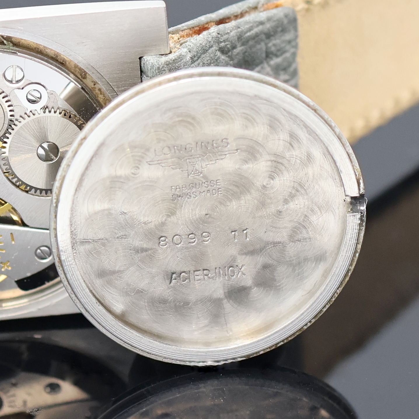 Detail f: LONGINES Armbanduhr in Edelstahl Referenz 8099 11, Schweiz um 1968, Handaufzug, 2-teil. Gehäuse, aufgedr. Boden dell., silb. Zifferbl. m. aufges. ...