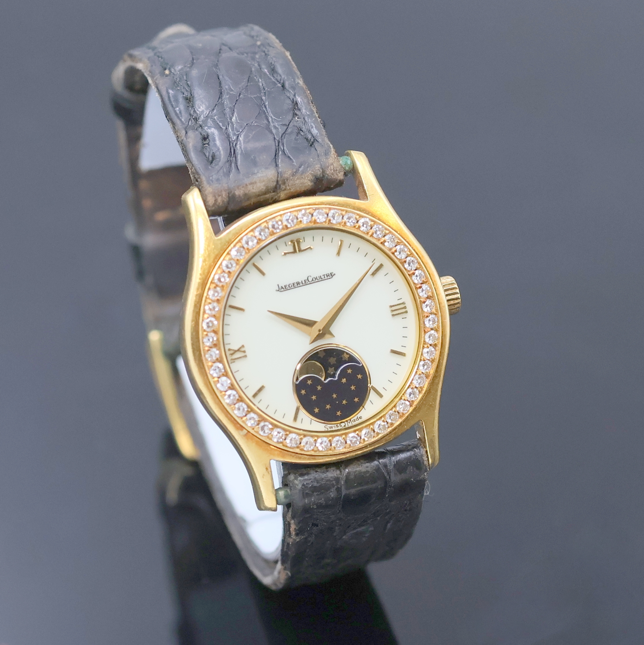 Detail b: Jaeger-LeCoultre Damenarmbanduhr in GG 750/000 Referenz 140.130.1, Schweiz um 1998, quarz, Boden 4-fach verschr., Lederband m. orig. verg. Dornschl., ...