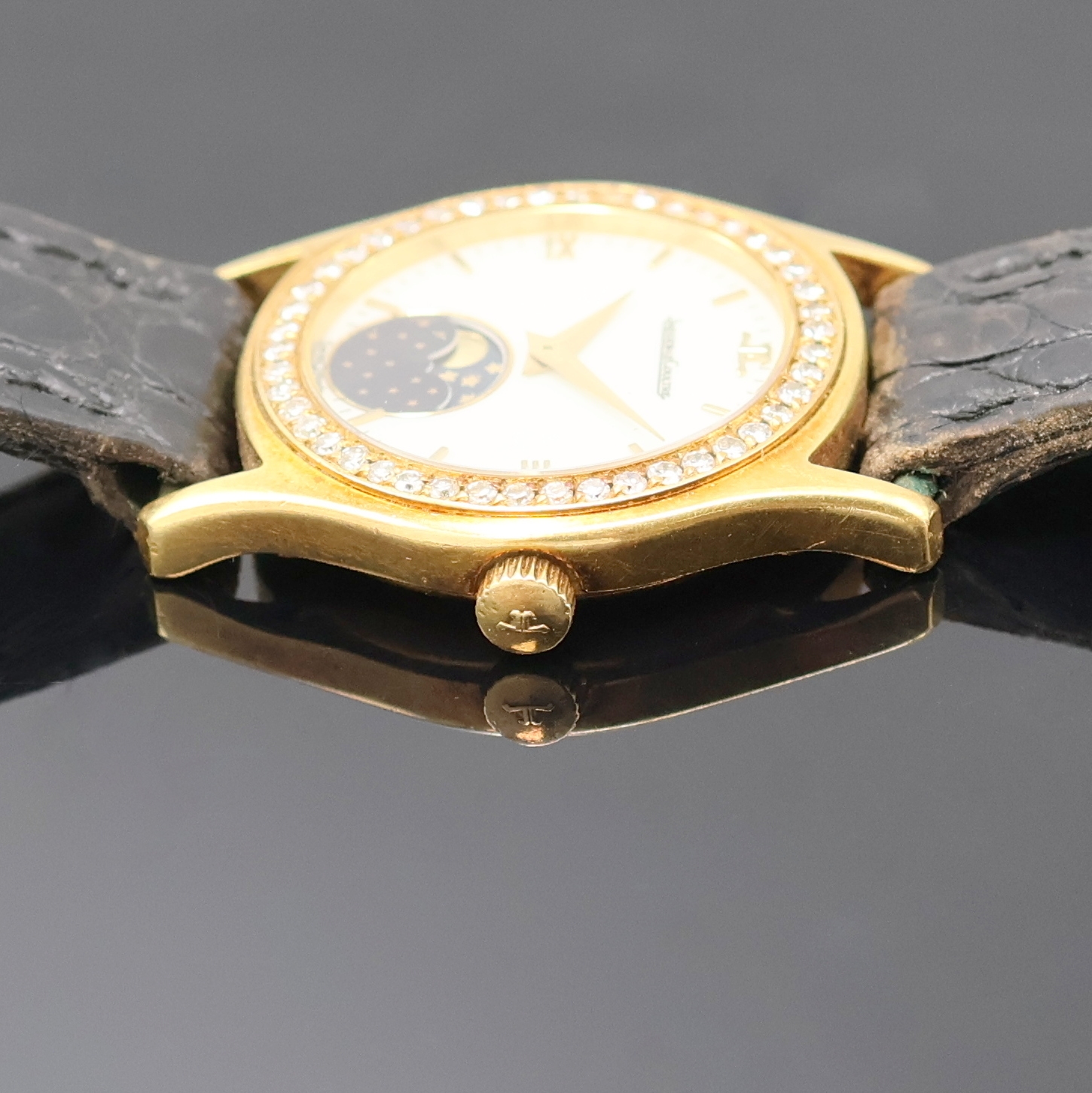 Detail d: Jaeger-LeCoultre Damenarmbanduhr in GG 750/000 Referenz 140.130.1, Schweiz um 1998, quarz, Boden 4-fach verschr., Lederband m. orig. verg. Dornschl., ...