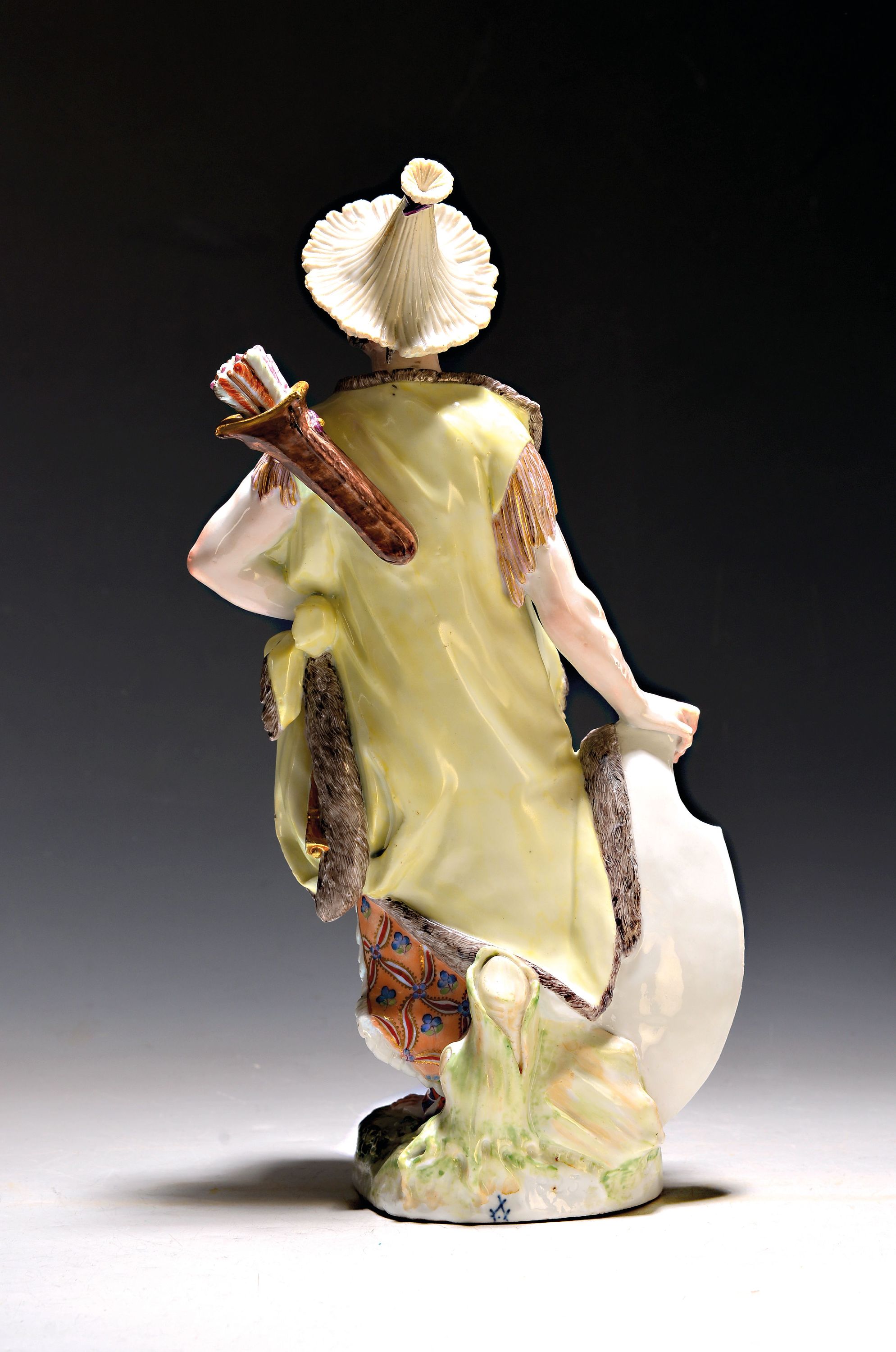 Detail b: Große Porzellanfigur, Meissen, Malabar, um 1765, Punktzeit, Entwurf wohl Kaendler oder Eberlein, vollplastische Figur eines exotischen Mannes mit ...