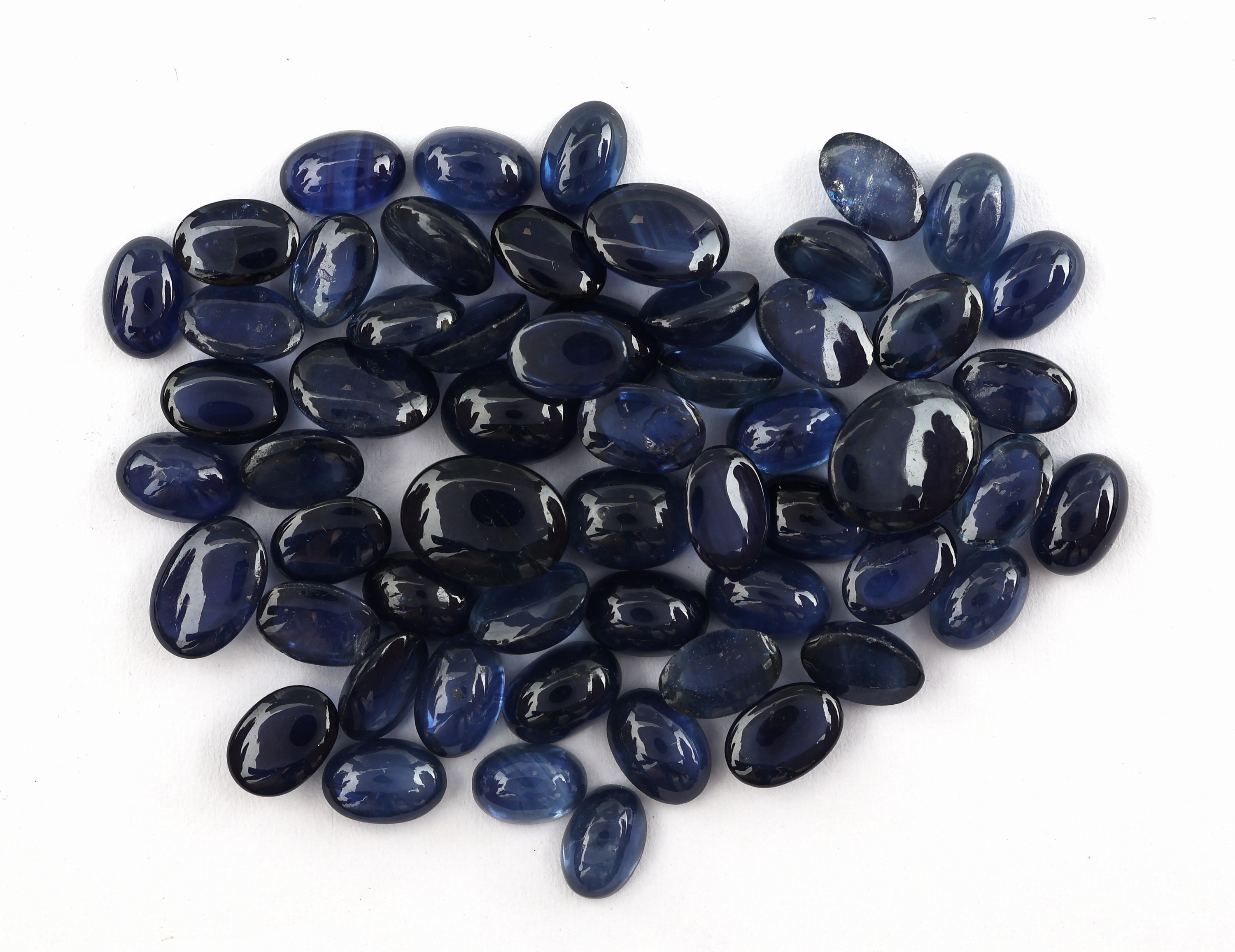 Image 27042539 - Lot lose Saphire, zus. ca. 43.85 ct, ovale Cabochons in versch. Größen und Farbnuancen ...