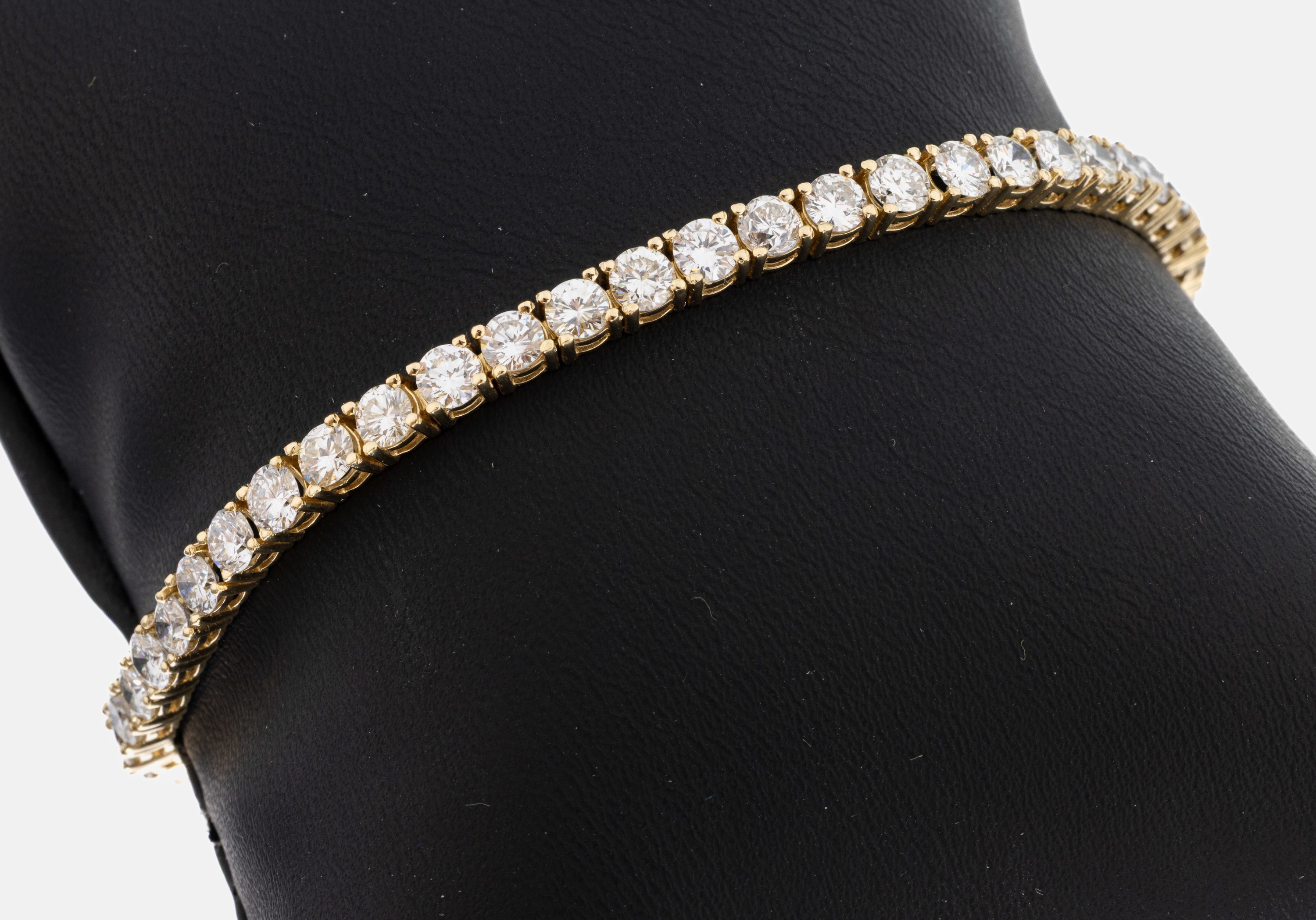 Image 27042544 - 14 kt Gold Brillant-Linienarmband, GG 585/ 000, Brillanten zus. ca. 6.50 ct feines ...