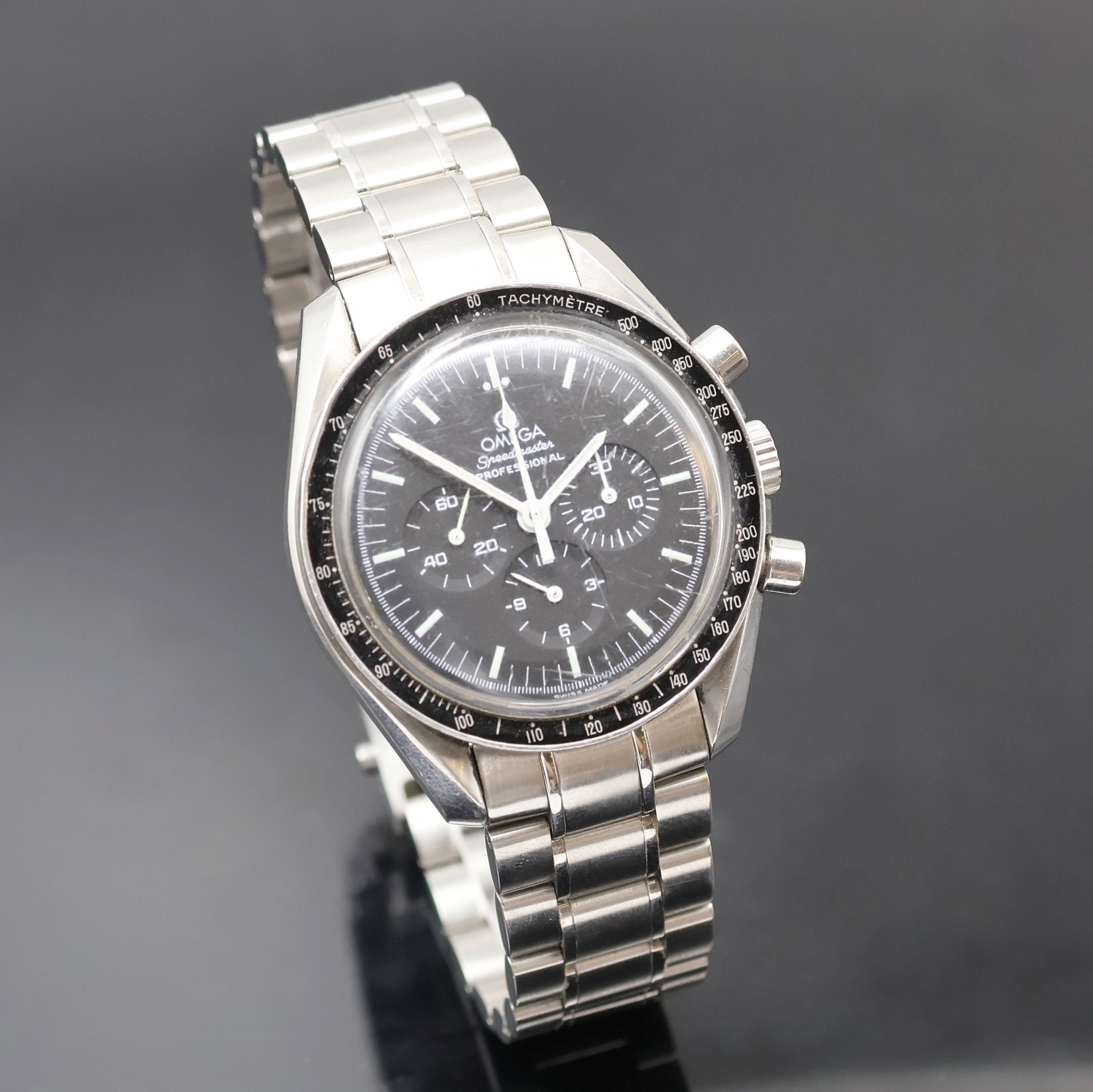 Detail b: OMEGA Speedmaster Professional Armbandchronograph Referenz 1450022/3450022, Schweiz um 1995, Handaufzug, Edelstahlgeh. inkl. orig. Gliederband m. ...