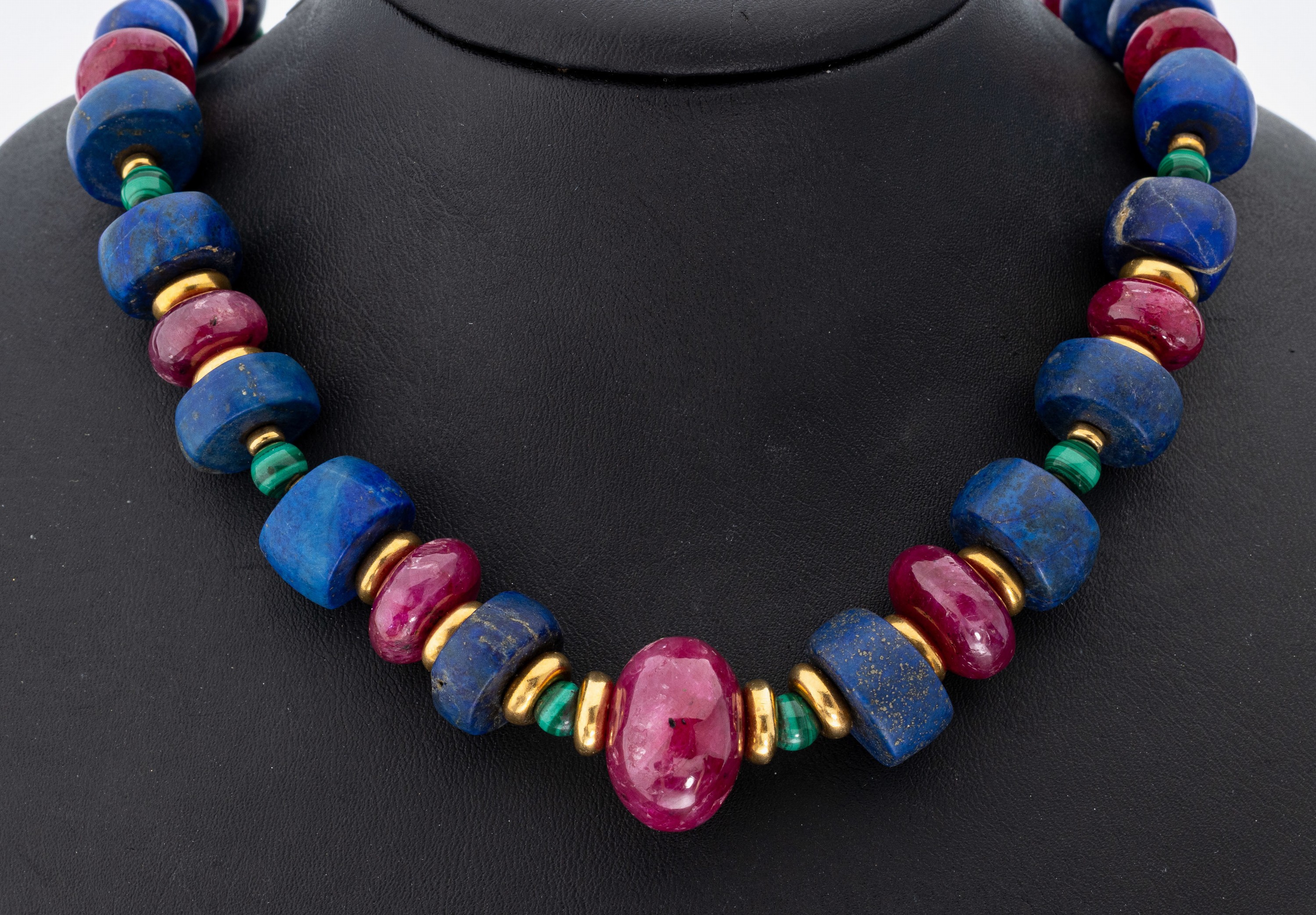 Image 27042555 - Farbstein-Designercollier, Zwischenrondelleund Schließe GG 750/000, Malachitkugeln, ...