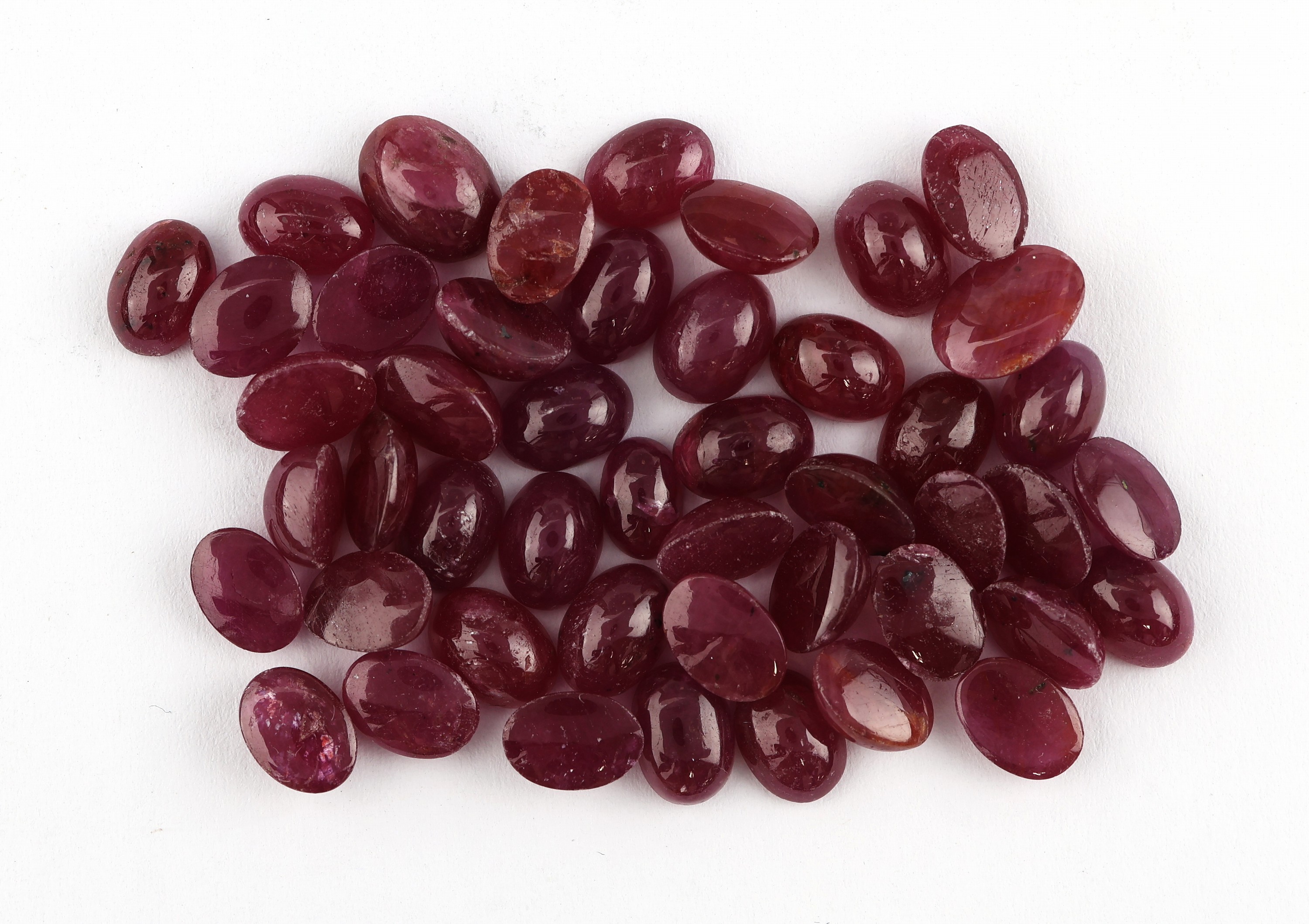 Image 27042557 - Lot lose Rubine, zus. ca. 53.85 ct, ovale Cabochons in versch. Größen und Farbnuancen, ...
