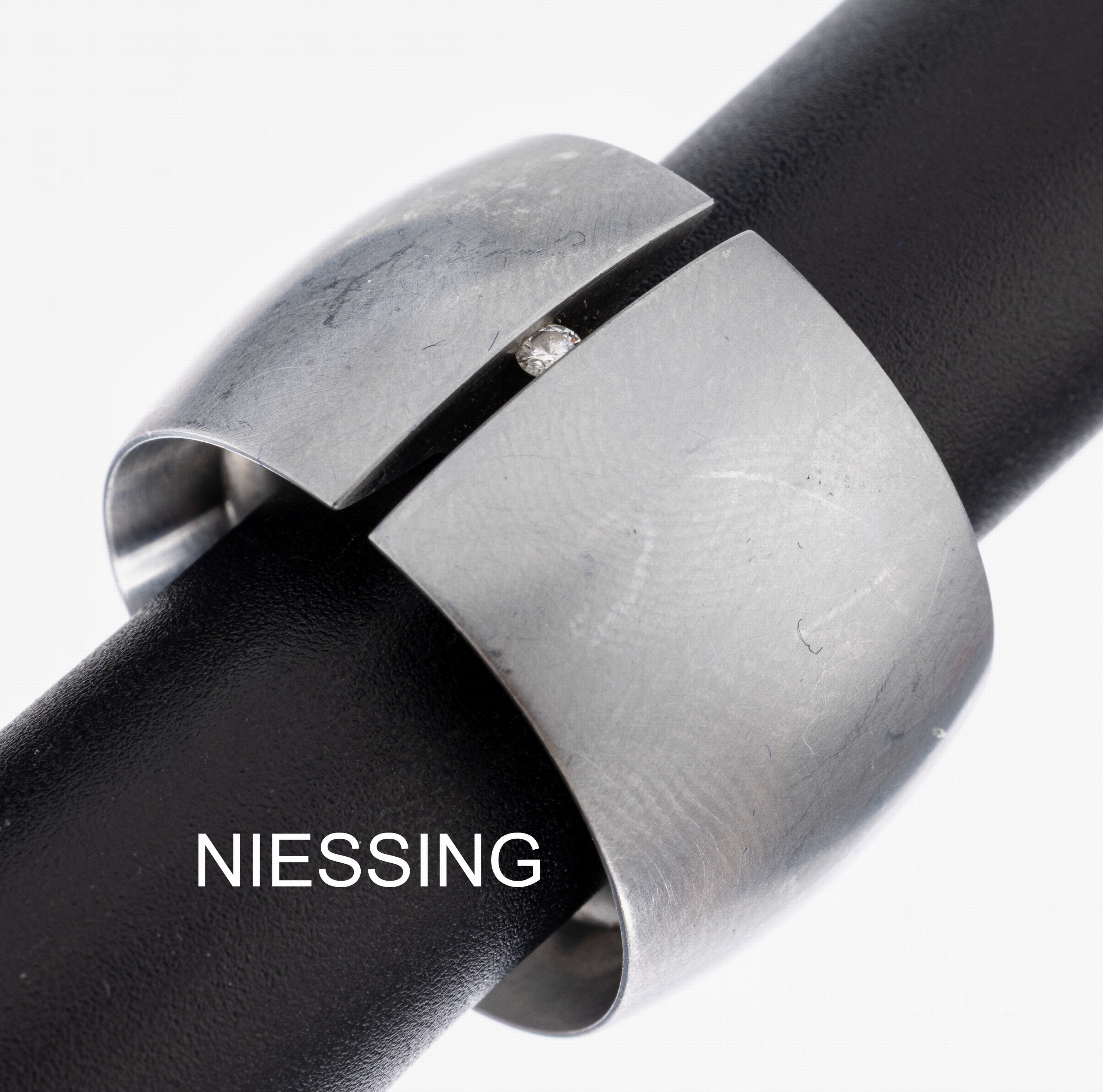 Image 27042560 - Massiver NIESSING Brillant-Ring, Stahl, Brillant ca. 0.02 ct Weiß/vs, RW 59, B. ca. ...