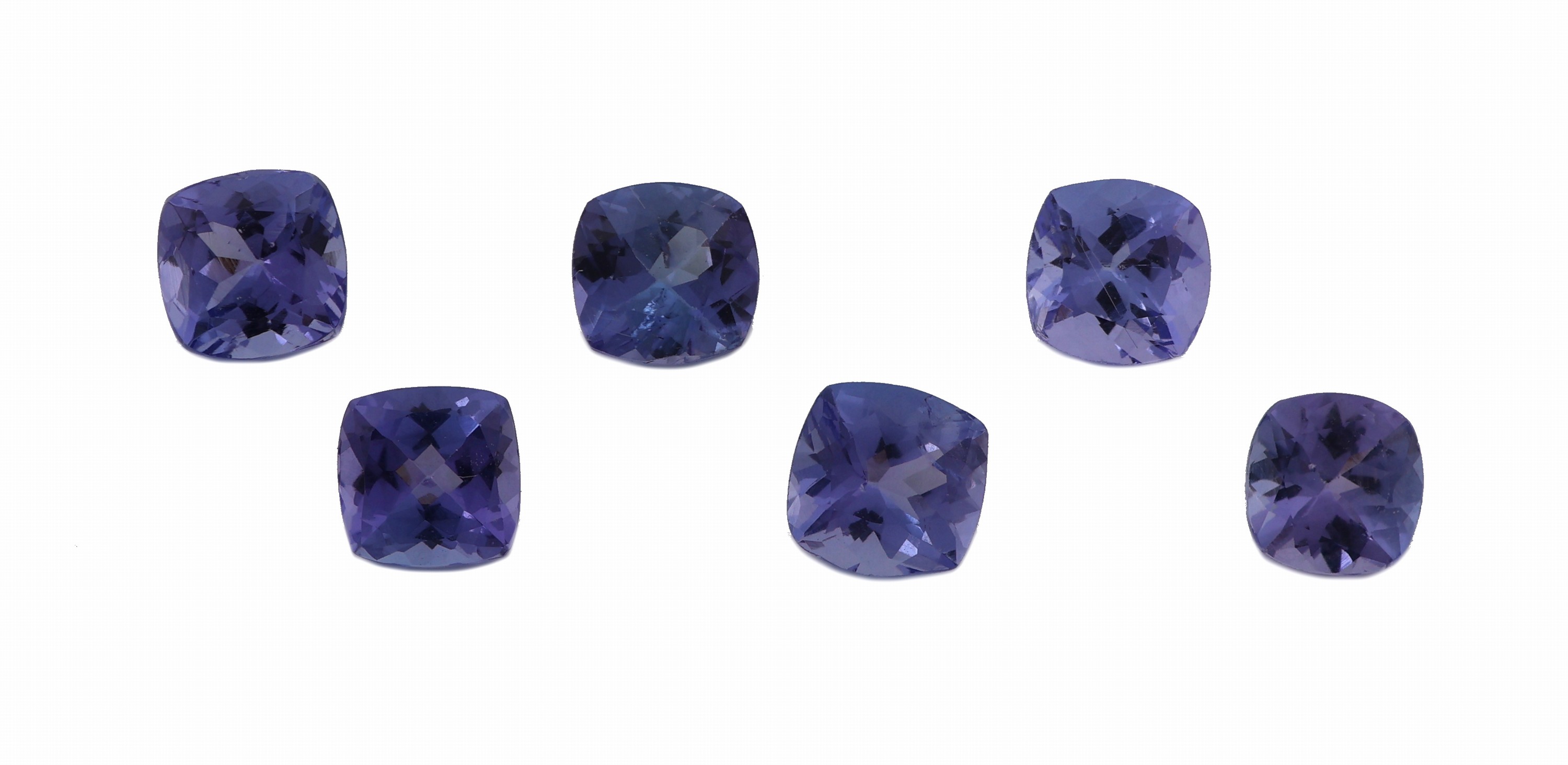 Lot 6 lose Tansanite, zus. ca. 4.65 ct, Kissenschliff, versch. Größen und Farbnuancen
