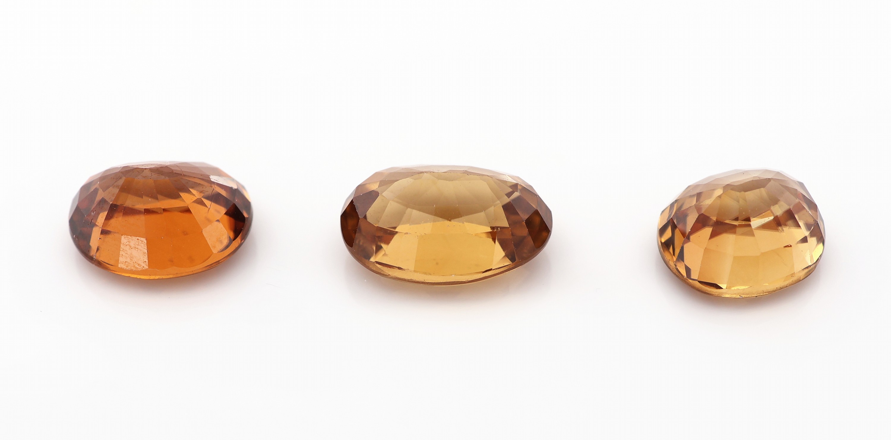 Detail a: Lot 3 lose Zirkone, zus. ca. 13.59 ct, ovalfacett. in versch. Größen
