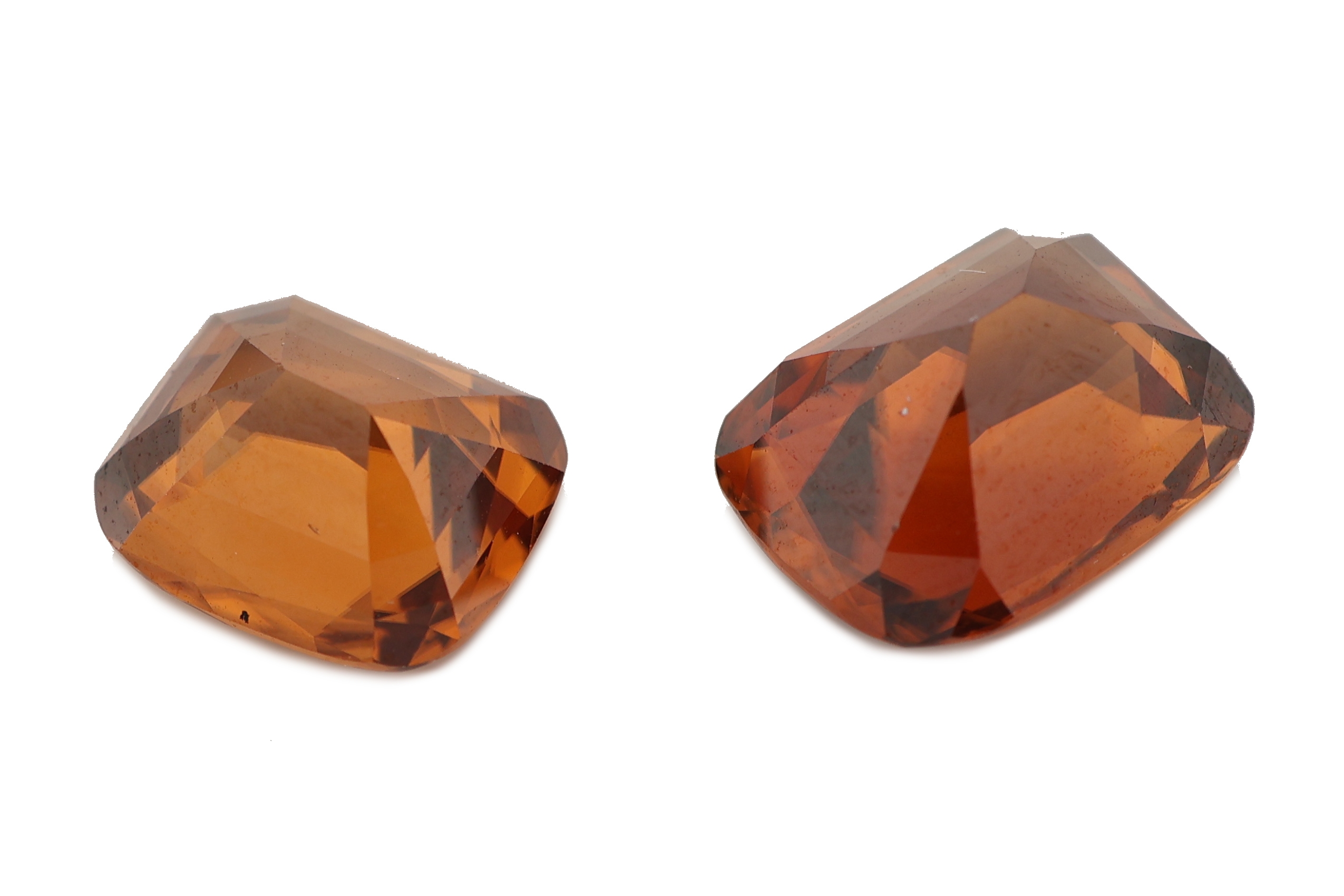 Detail a: Lot 2 lose Zirkone, zus. ca. 10.13 ct, Kissenschliff, versch. Größen und Farbnuancen