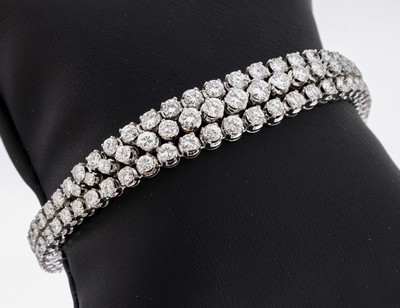 Image 18 kt Gold Brillant-Armband, WG 750/000, Brillanten im Verlauf zus. ca. 12.5 ct feines ...