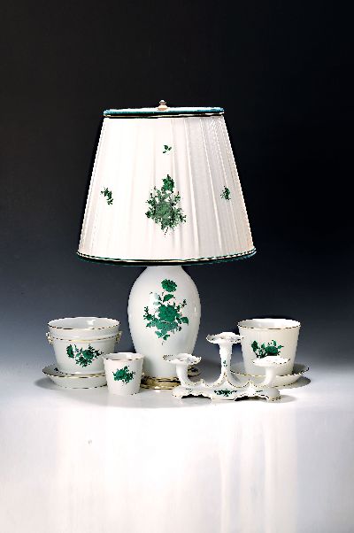 Image Tischlampe, Kerzenleuchter und drei, Übertöpfe, Wien Augarten, 20. Jh., Porzellan, ...