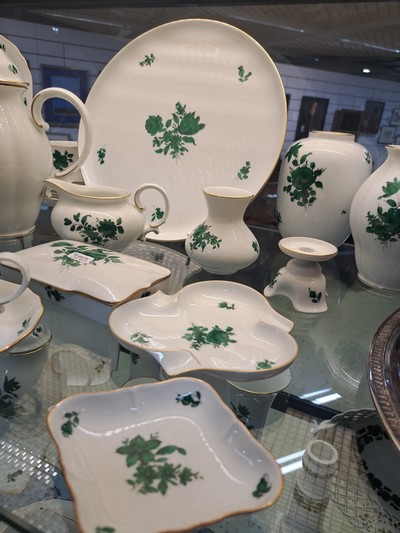 27042518c - Kaffeeservice, Wien Augarten, für 9 Personen, kupfergrüner Blumenbukettdekor, ...