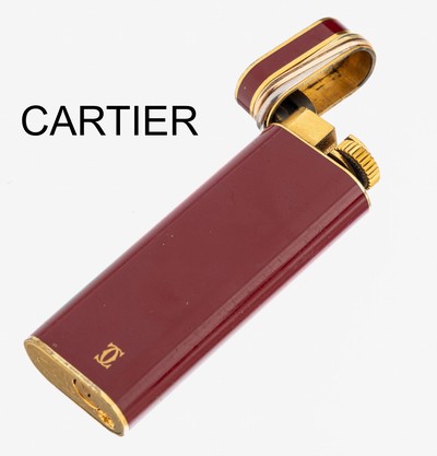 Image CARTIER Feuerzeug, roter Lack, Metall teilvergoldet, sign. und num., Fkt. ungepr.