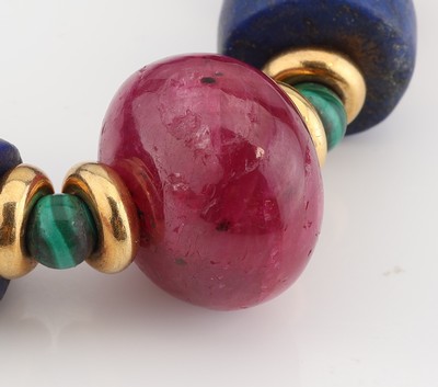 27042555g - Farbstein-Designercollier, Zwischenrondelleund Schließe GG 750/000, Malachitkugeln, ...