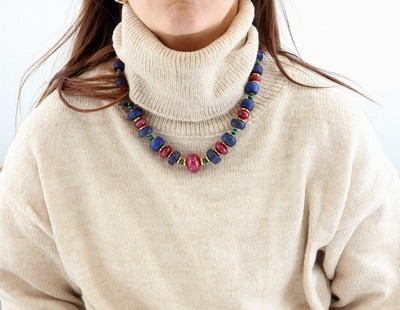 27042555j - Farbstein-Designercollier, Zwischenrondelleund Schließe GG 750/000, Malachitkugeln, ...