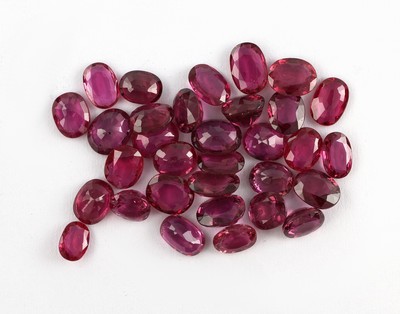 Image Lot lose Rubine, zus. ca. 12.15 ct, ovalfacett. in versch. Größen und Farbnuancen ...