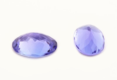 27042576a - Lot 2 loose tanzanites , total approx. 1.73 ct, oval bevelled Valuation Price: 590, - EUR