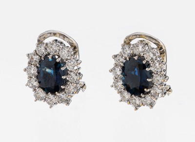 Image Pair of 18 kt gold sapphire-brilliant-ear clips , WG 750/000, 2 oval bevelled sapphires ...