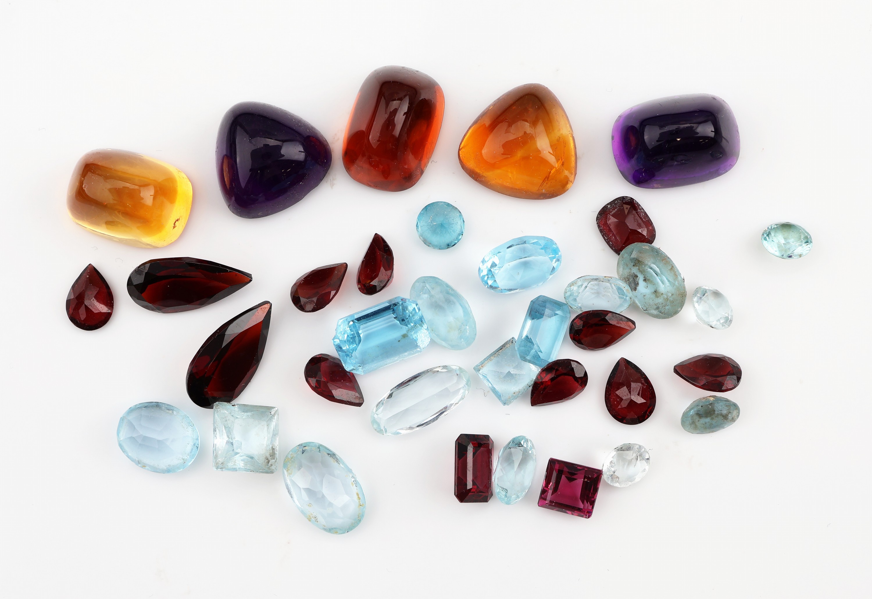 Image 27042609 - Lot div. lose Farbsteine, zus. ca. 117.07 ct, u.a. Amethyste, Citrine, Granate, ...