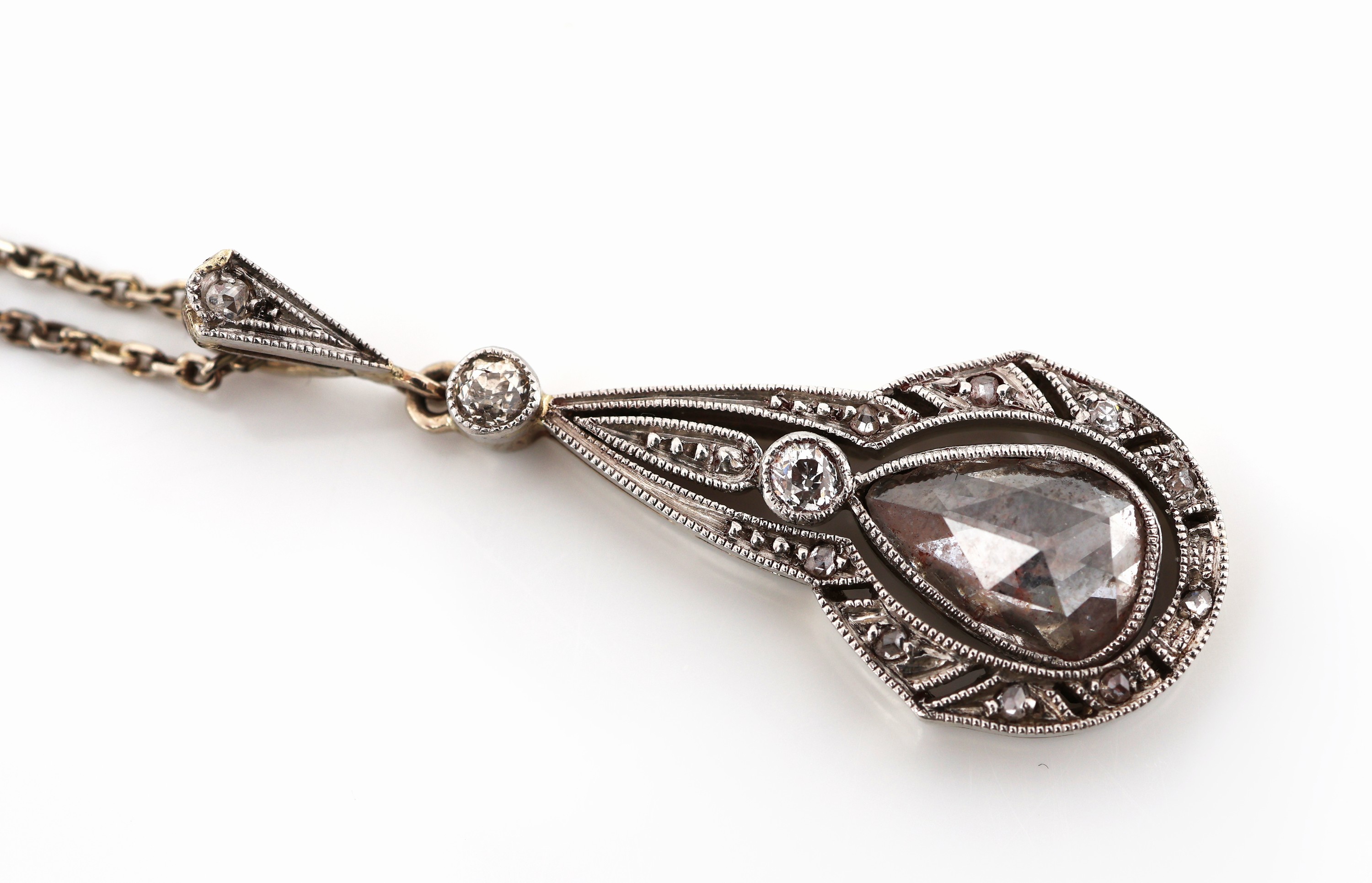 Detail a: 14 kt Gold Diamant-Anhänger, um 1920, WG 585/000 unterlegiert, durchbrochen gearbeitet,mittig tropfenf. Diamantrosen ca. 0.50 ct, 2 ...