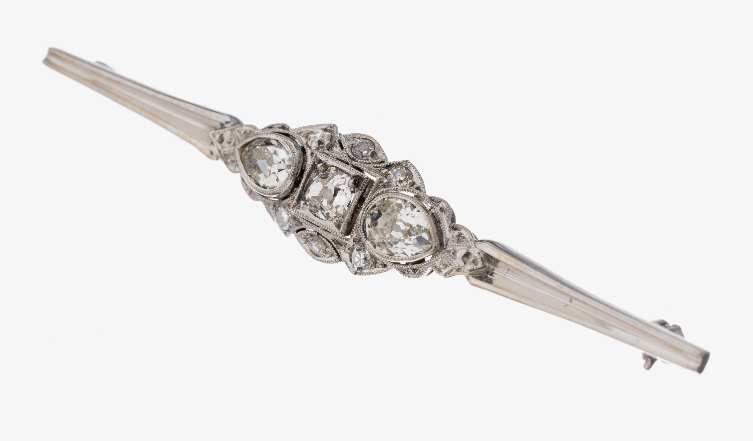 Image 27042629 - 18 kt Gold Art-Deco-Diamant-Brosche, WG 750/000, um 1920, Altschliff-Diamanten zus. ca. ...