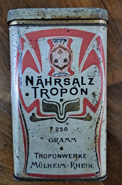 27042603a - Henry van de Velde (1863-1957), Blechdose für: Nährsalz-Tropon, um 1900-1910, ...