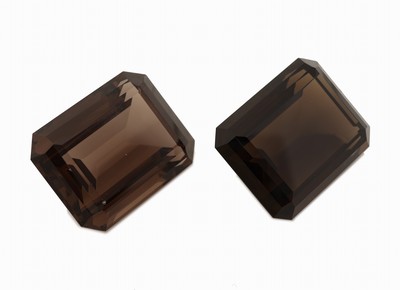 27042611a - Lot 2 lose Rauchquarze, zus. ca. 246.70 ct, Treppenschliff, kl. min. Ausbrüche ...