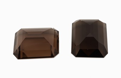 27042611b - Lot 2 lose Rauchquarze, zus. ca. 246.70 ct, Treppenschliff, kl. min. Ausbrüche ...