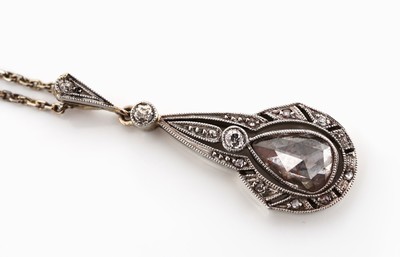 27042620a - 14 kt Gold Diamant-Anhänger, um 1920, WG 585/000 unterlegiert, durchbrochen ...