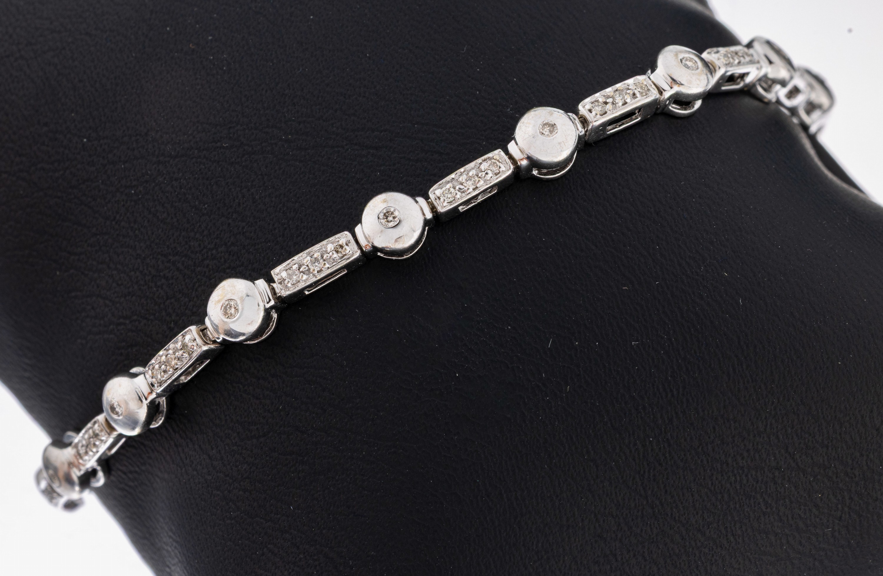 Image 27042740 - 14 kt Gold Brillant-Armband, WG 585/000, 61Brillanten zus. ca. 0.30 ct ...