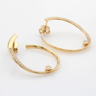 27042775a - Paar Ohrstecker mit Brillanten, RG 750/ 000, ovale, versetzte Form, Brill. zus. ca. 0.44 ...