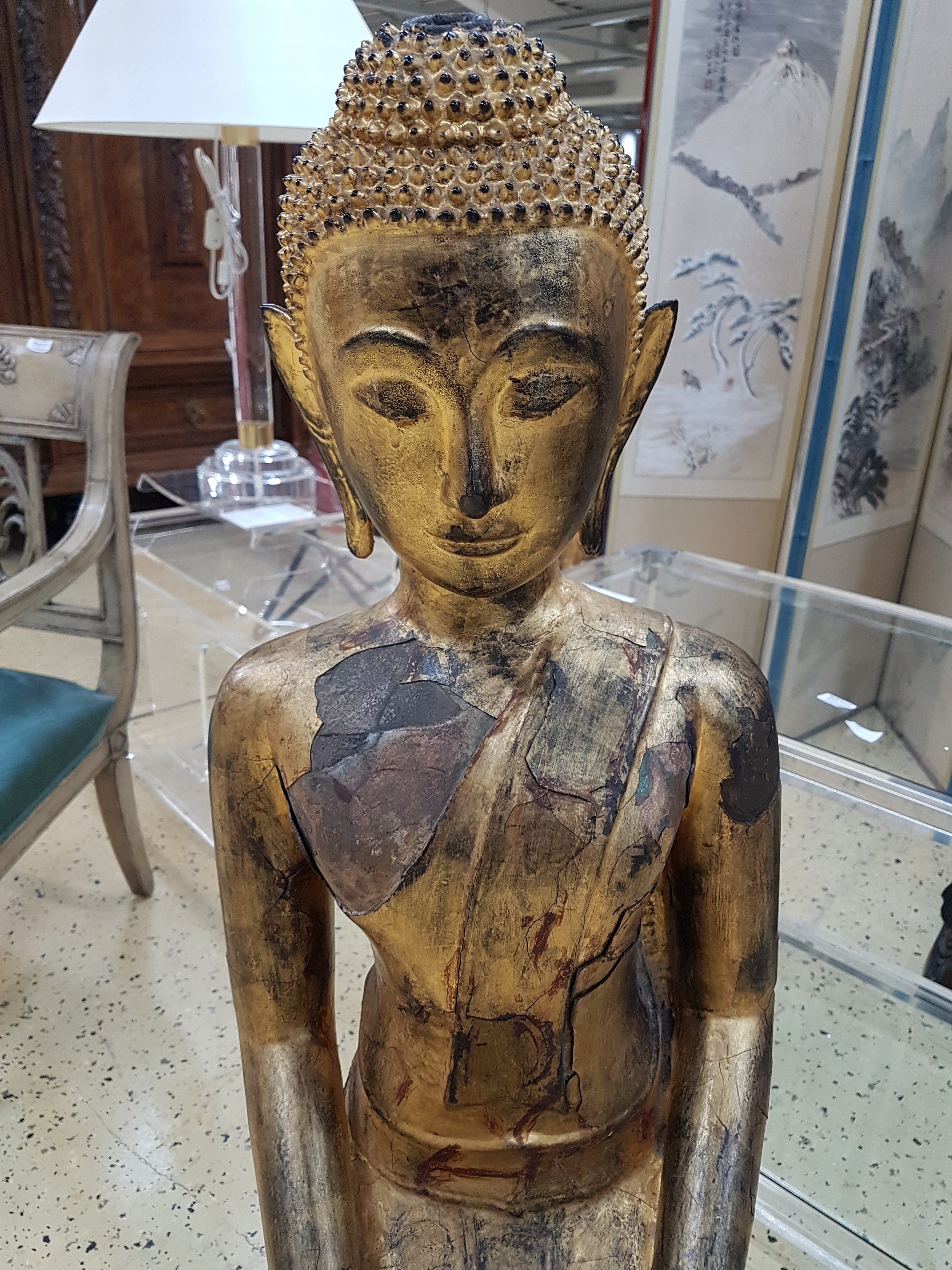 Detail a: Großer vergoldeter Buddha im Ayutthaya-Stil, Thailand, wohl 17./18.Jh., schwerer Metallguß, mind. drei verschiedene Schichten Vergoldung z.T. ...