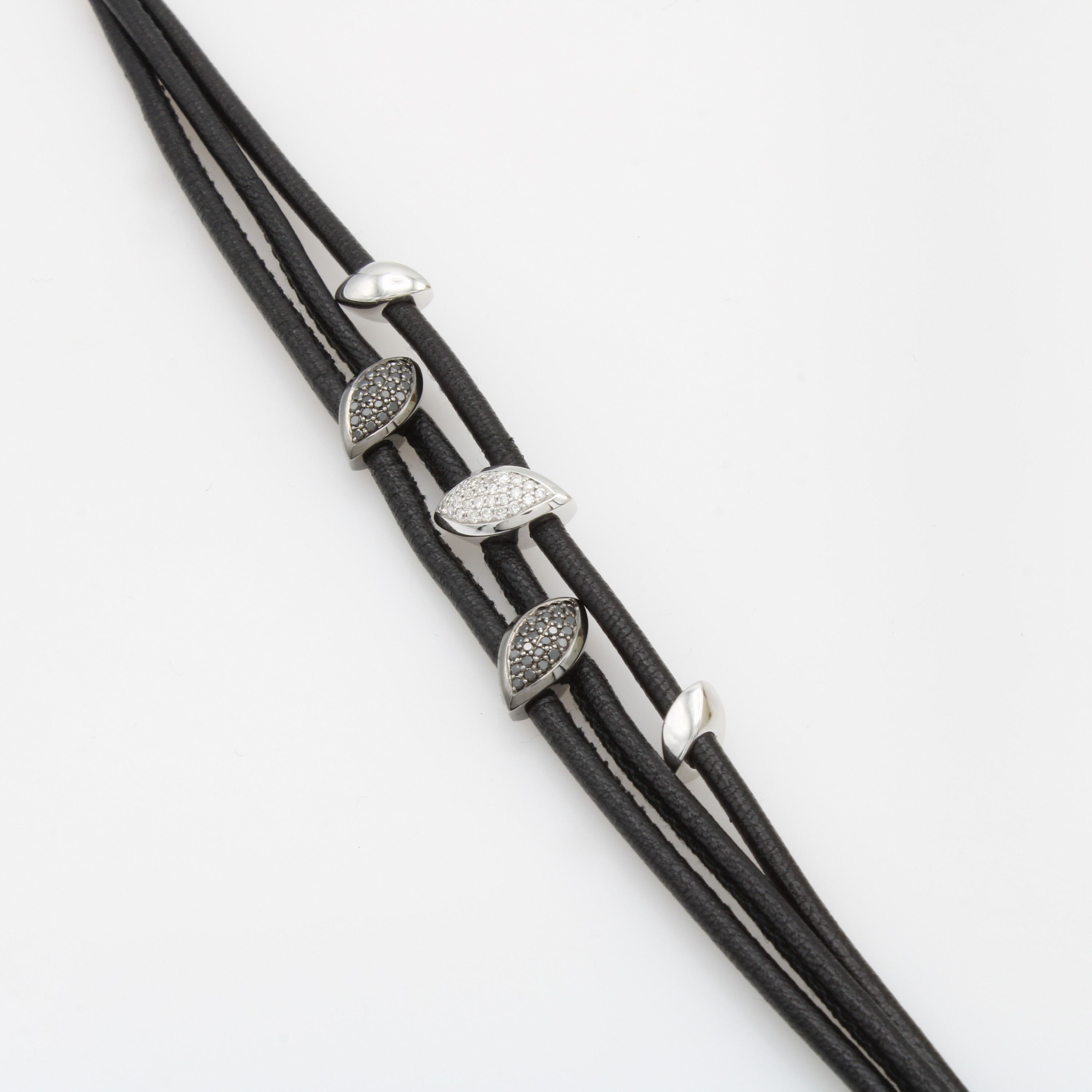 Image 27042818 - 3-reihiges Lederarmband mit Goldelementen und Brillanten, WG 750/000, Brill. zus. ca. ...