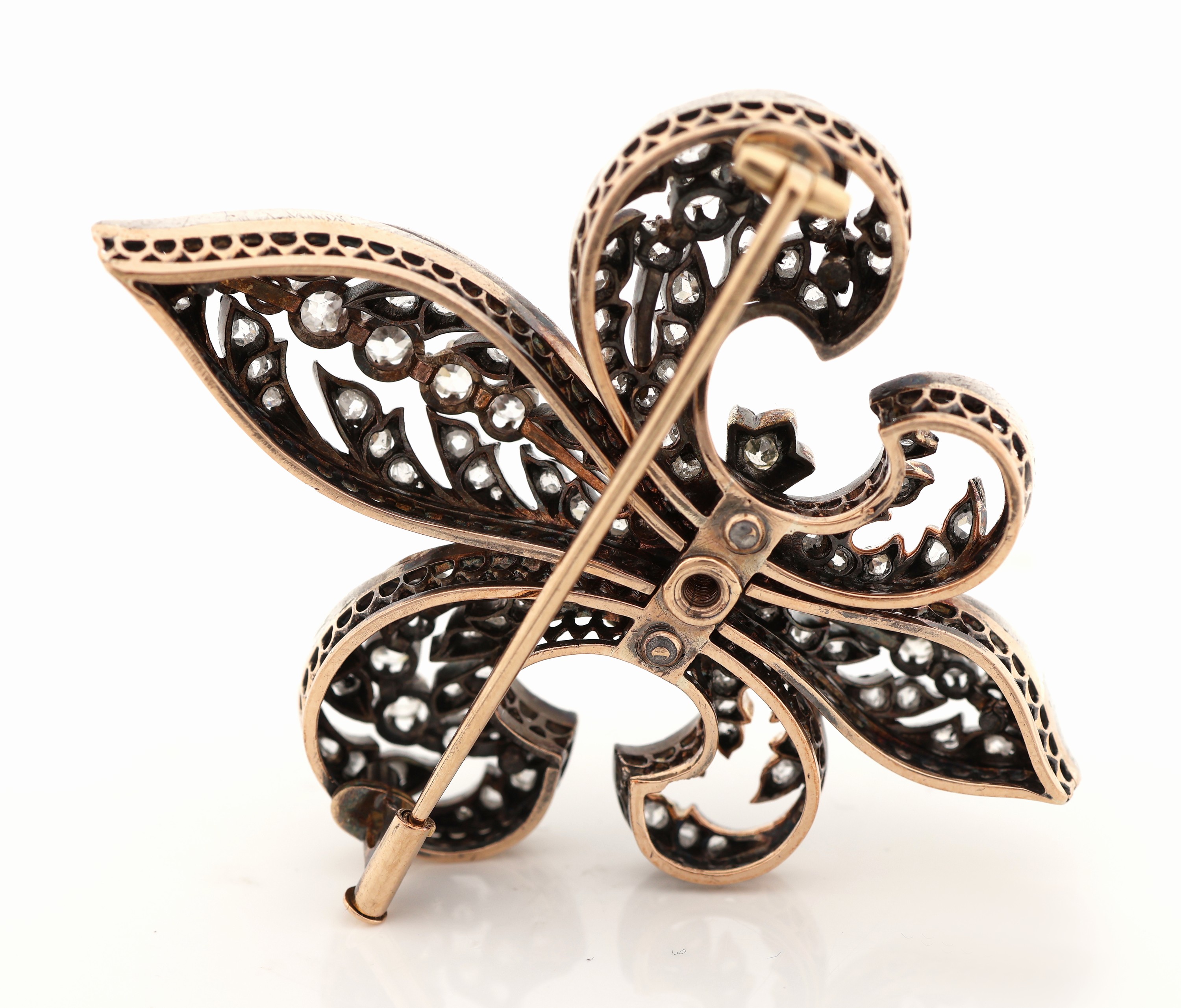 Detail b: Prunkvolle 18 kt Gold Diamant-Brosche, wohl Frankreich, um 1900, GG 750/000 gepr., schauseitig zeittyp. Silber, Darstellung der Fleur-de-Lys, ...
