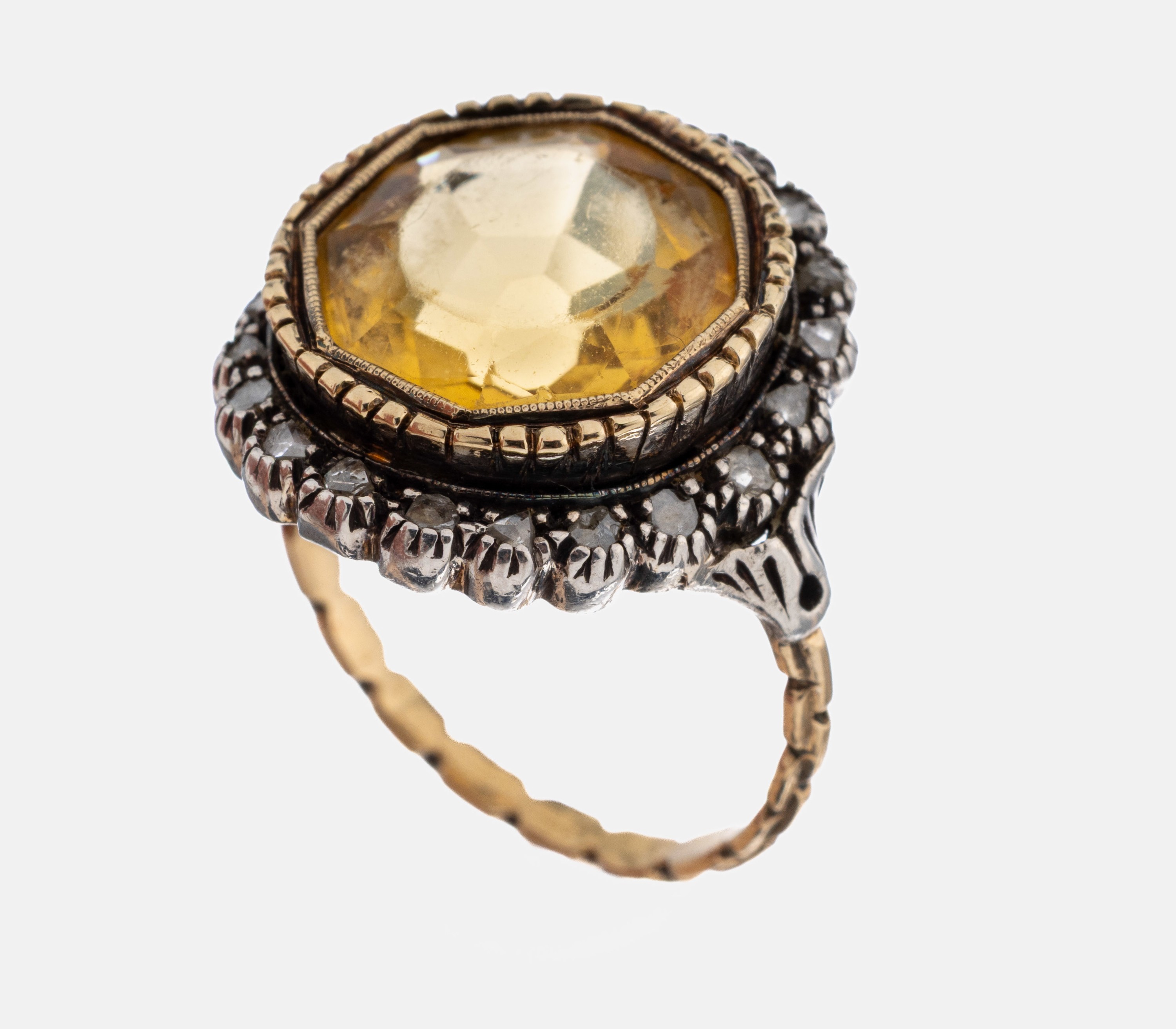 Image 27042847 - 18 kt Gold Citrin-Diamant-Ring, GG 750/000 gepr. und Silber, nach älterem Vorbild, ...